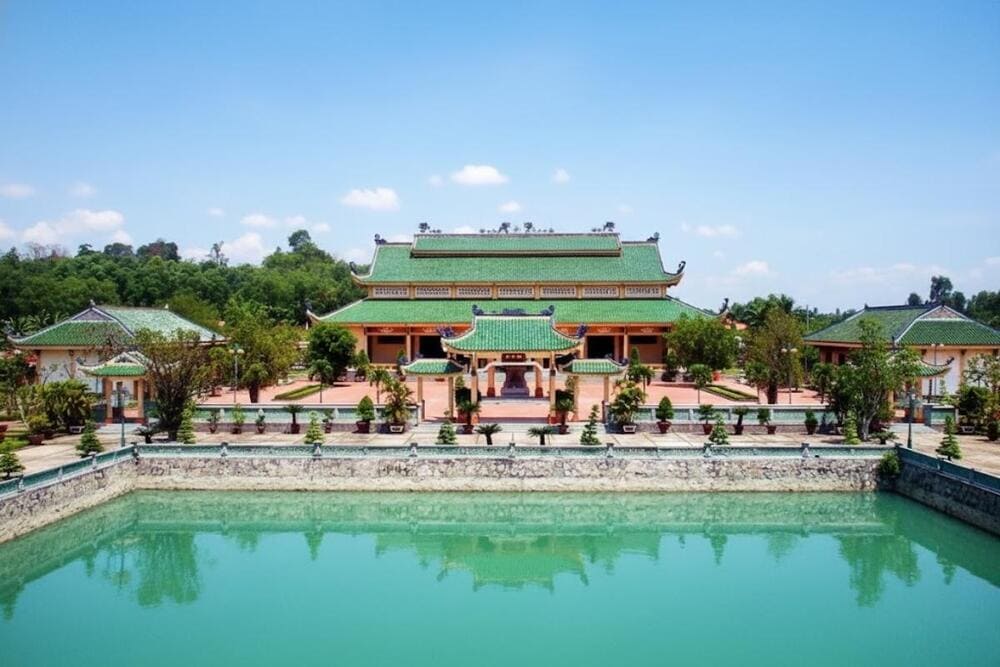 Biểu tượng văn h&oacute;a l&acirc;u đời của v&ugrave;ng đất học, mang kiến tr&uacute;c &Aacute; Đ&ocirc;ng uy nghi, thanh tịnh.